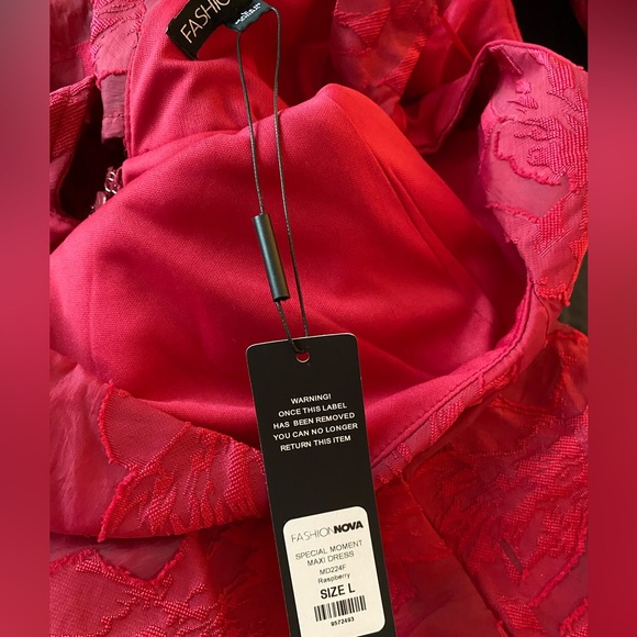 Elegant Red Textured A-Line Evening Dress - Picture 12 of 16